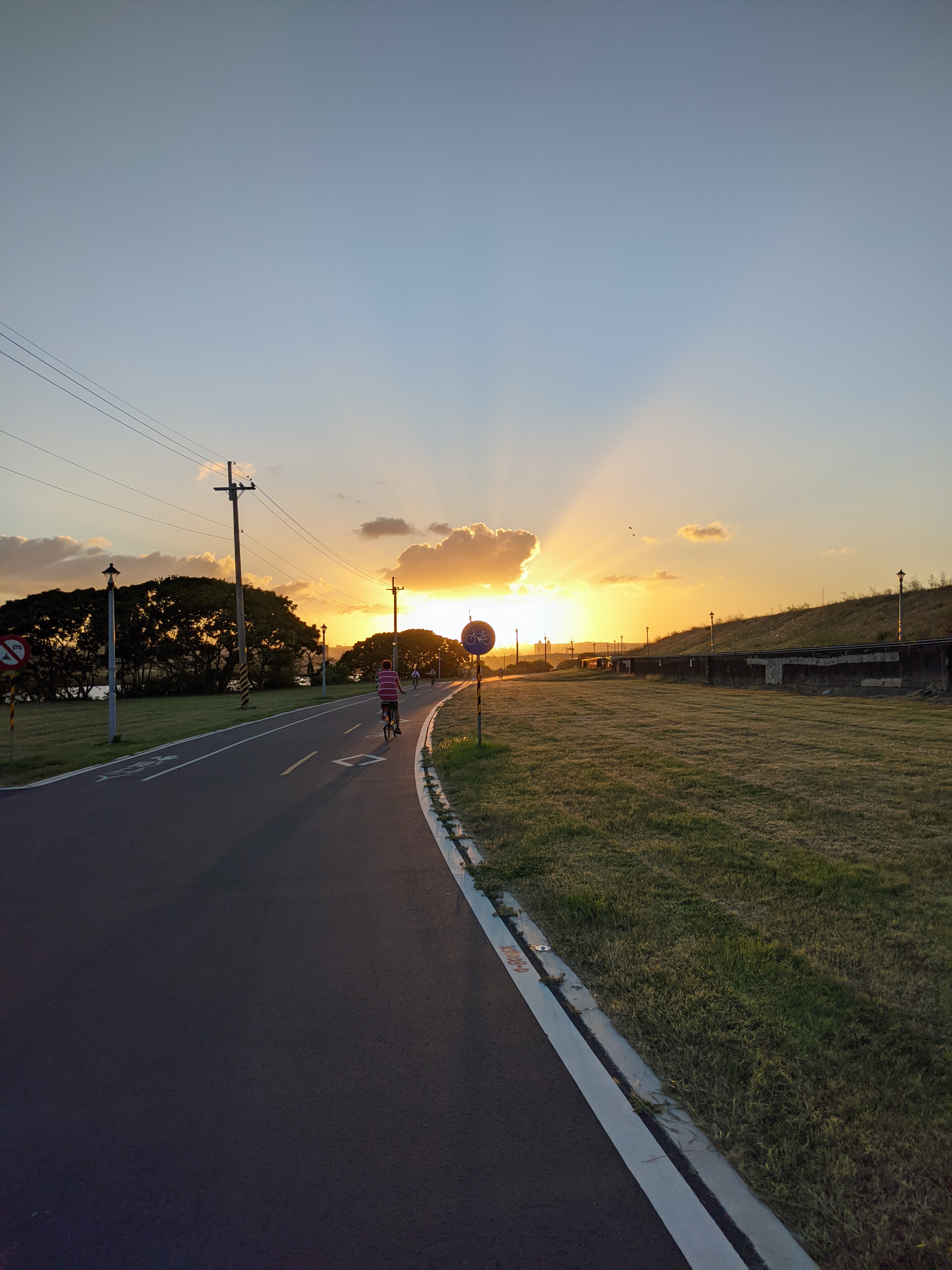 秋天渡口的街頭攝影 Caishin Crypto